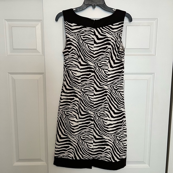 Connected Sleeveless Sheath Dress - Picture 2 of 5